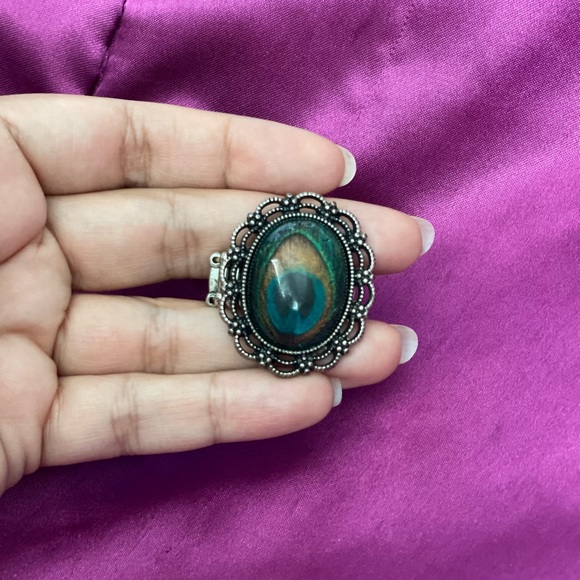 Peacock ring with silver hardware. - Picture 8 of 8